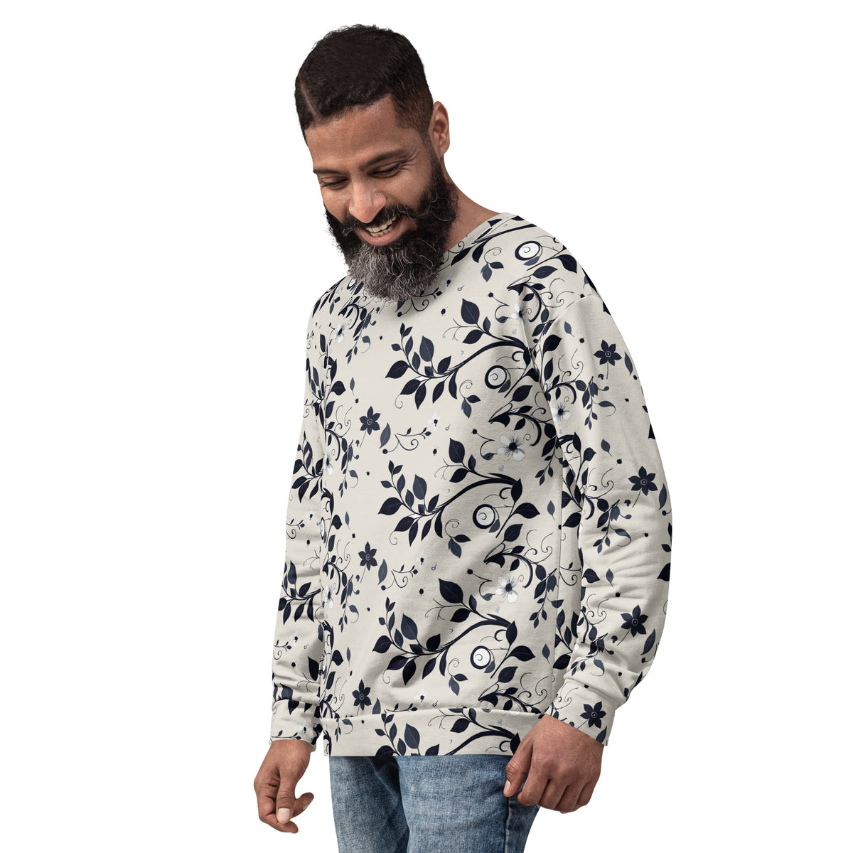Sweatshirt com estampa de folhas azul-noite sobre fundo cor de pedra em toda a peça – vista de três quartos